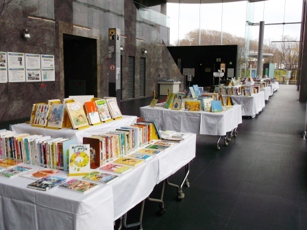 子どもの本展示会コーナーの写真4枚目