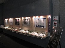 東日本大震災文庫展11「あの日はいつもどおりのはずだった」の展示室の画像1枚目