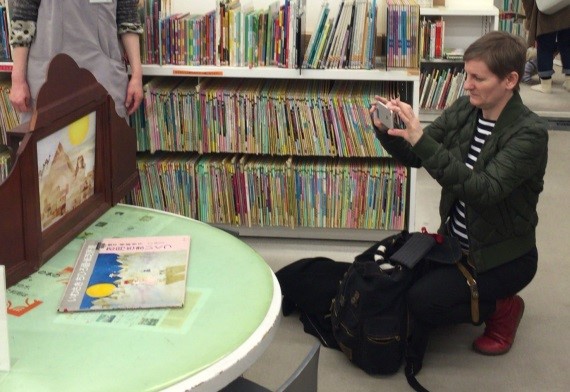 仙台市民図書館長への表敬訪問と館内見学の様子（その2）の画像