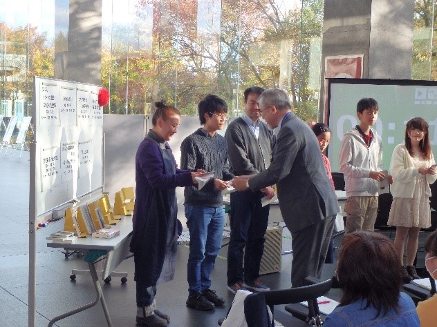 表彰式の様子の画像